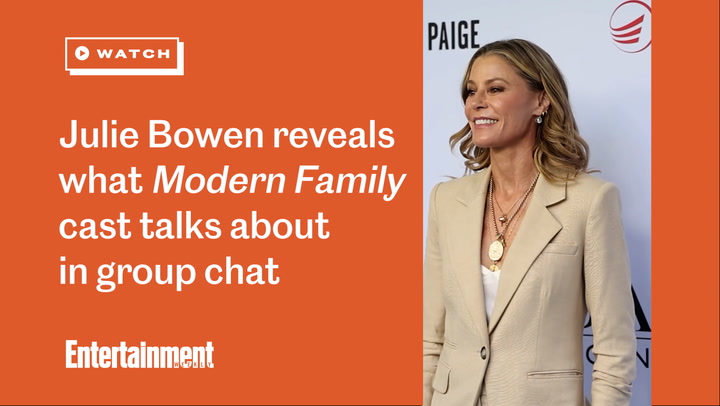 Julie Bowen reveals what 'Modern Family' cast talks about in group chat