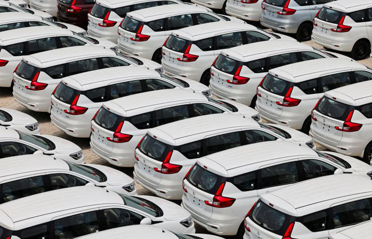 India's tractor retail sales fall in September as monsoon stress hits ...