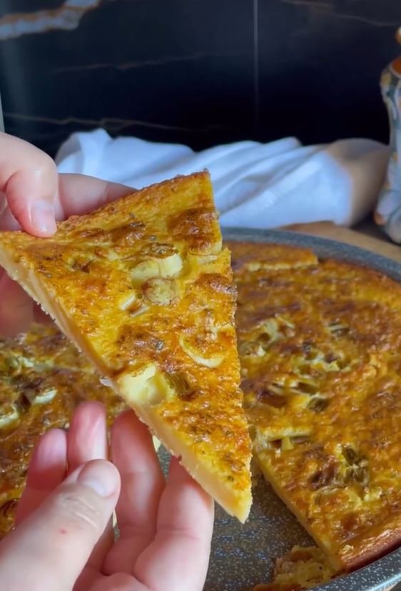 Farinata di ceci con cipolle dal gusto tradizionale