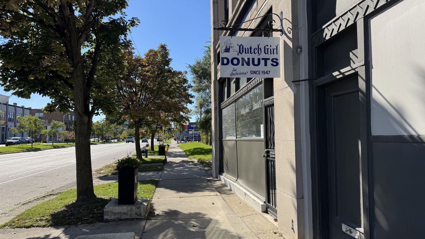 Dutch Girl Donuts expands to East Grand Boulevard