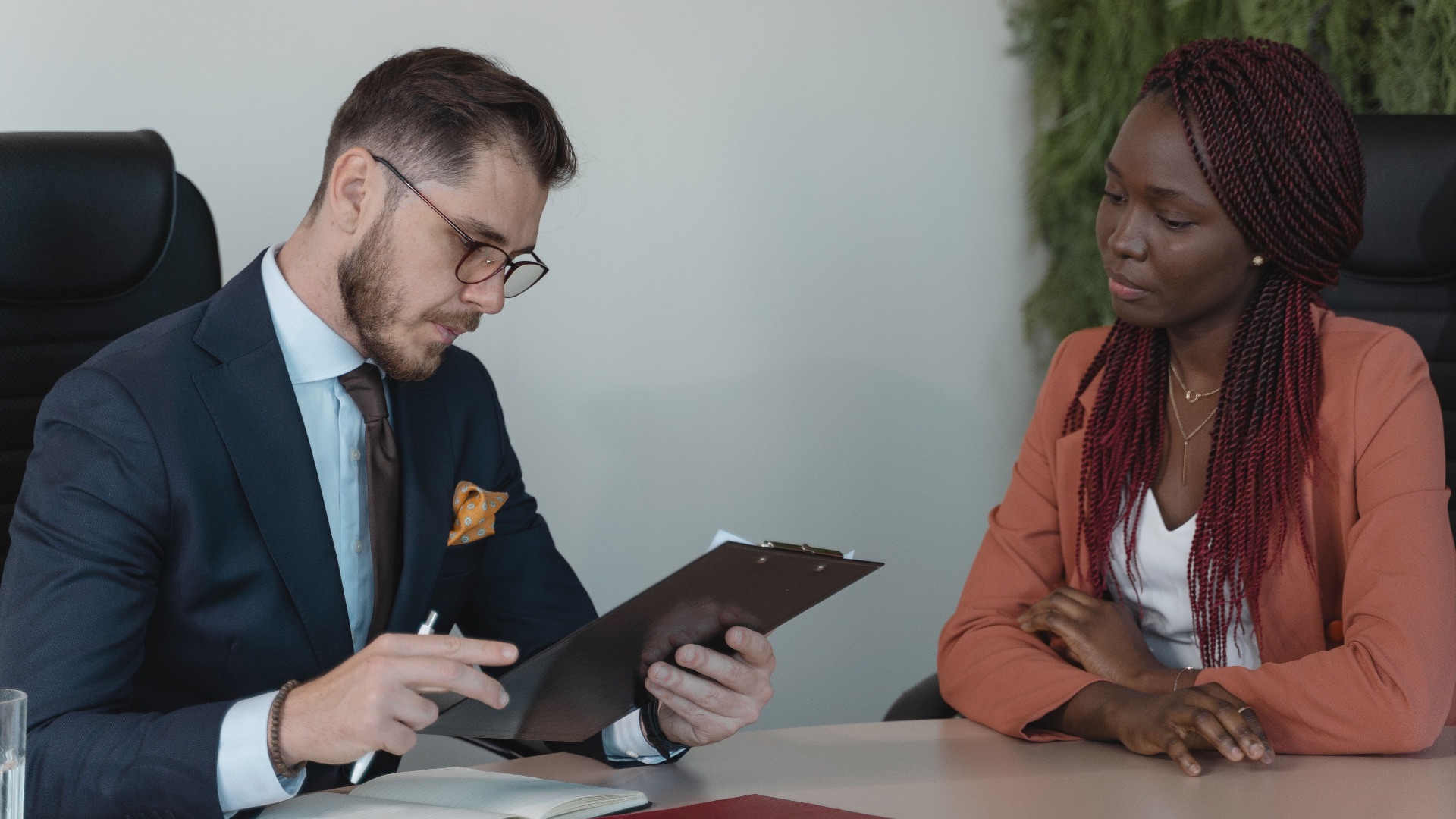 10 signs you have the worst manager ever & 10 you hit the jackpot