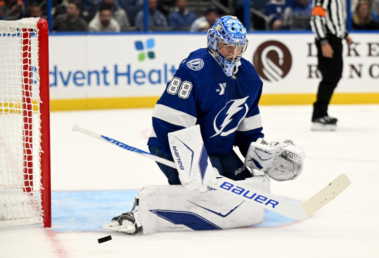 Lightning roll past the winless Flyers 4-1 as Vasilevskiy ties Andy ...