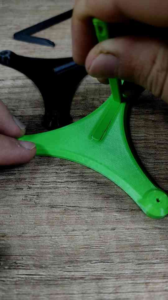 3D printed floating cup holder with tensegrity design