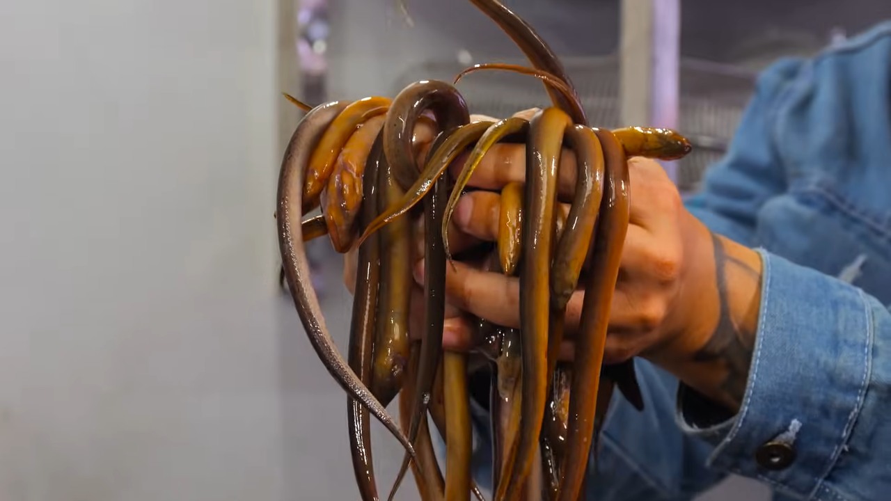 3. This tiny Vietnamese factory still makes noodles the old way