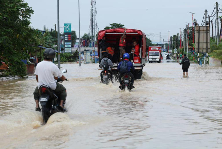 Monsoon transition to begin Oct 9, easing transboundary haze ...