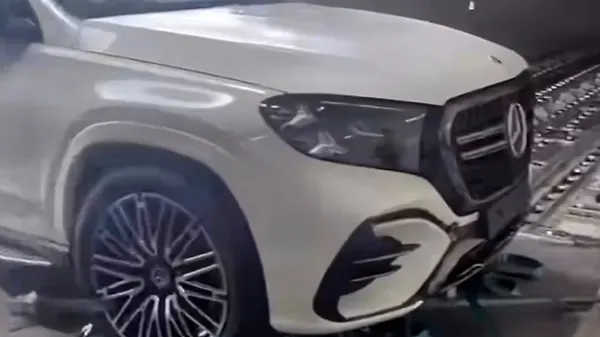 2027 Mercedes GLS spotted unloading