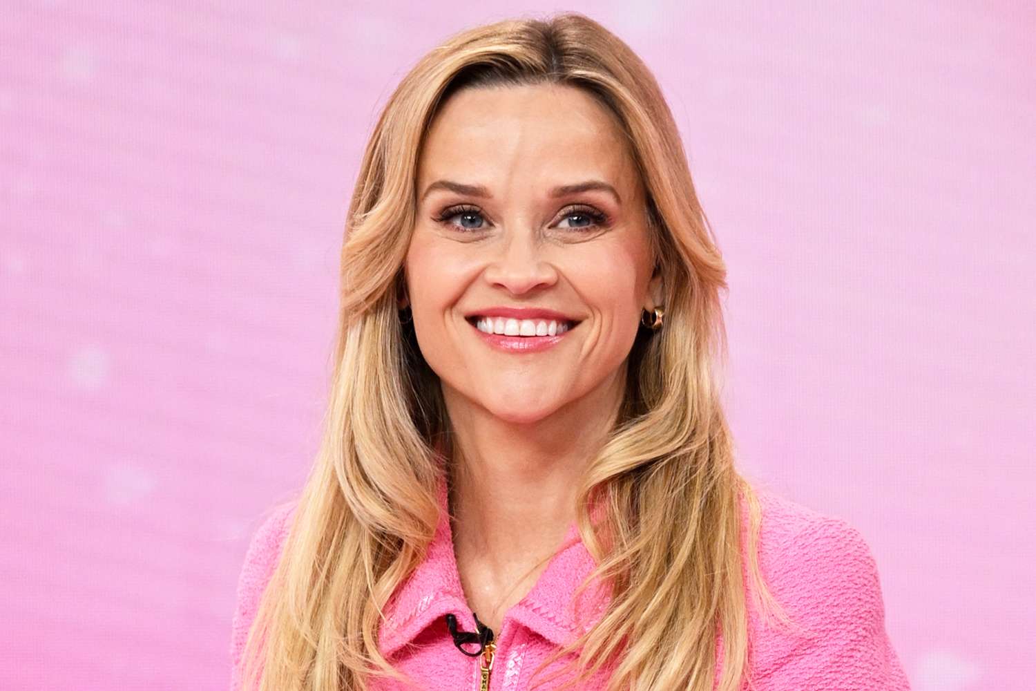Reese Witherspoon just wore the polished shirt that makes even basic ...