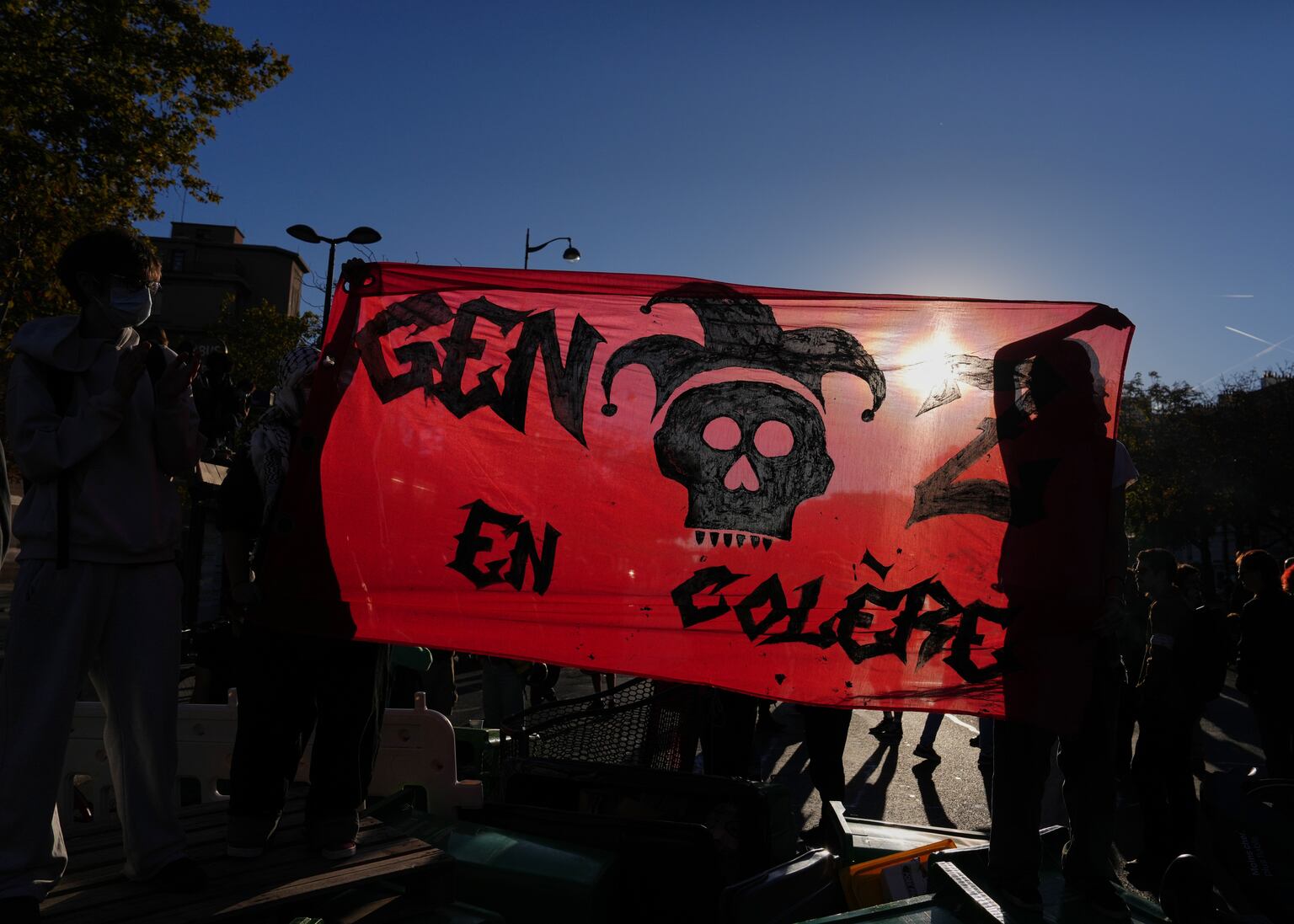 Protesting pupils blockade French high schools again testing weekslong ...