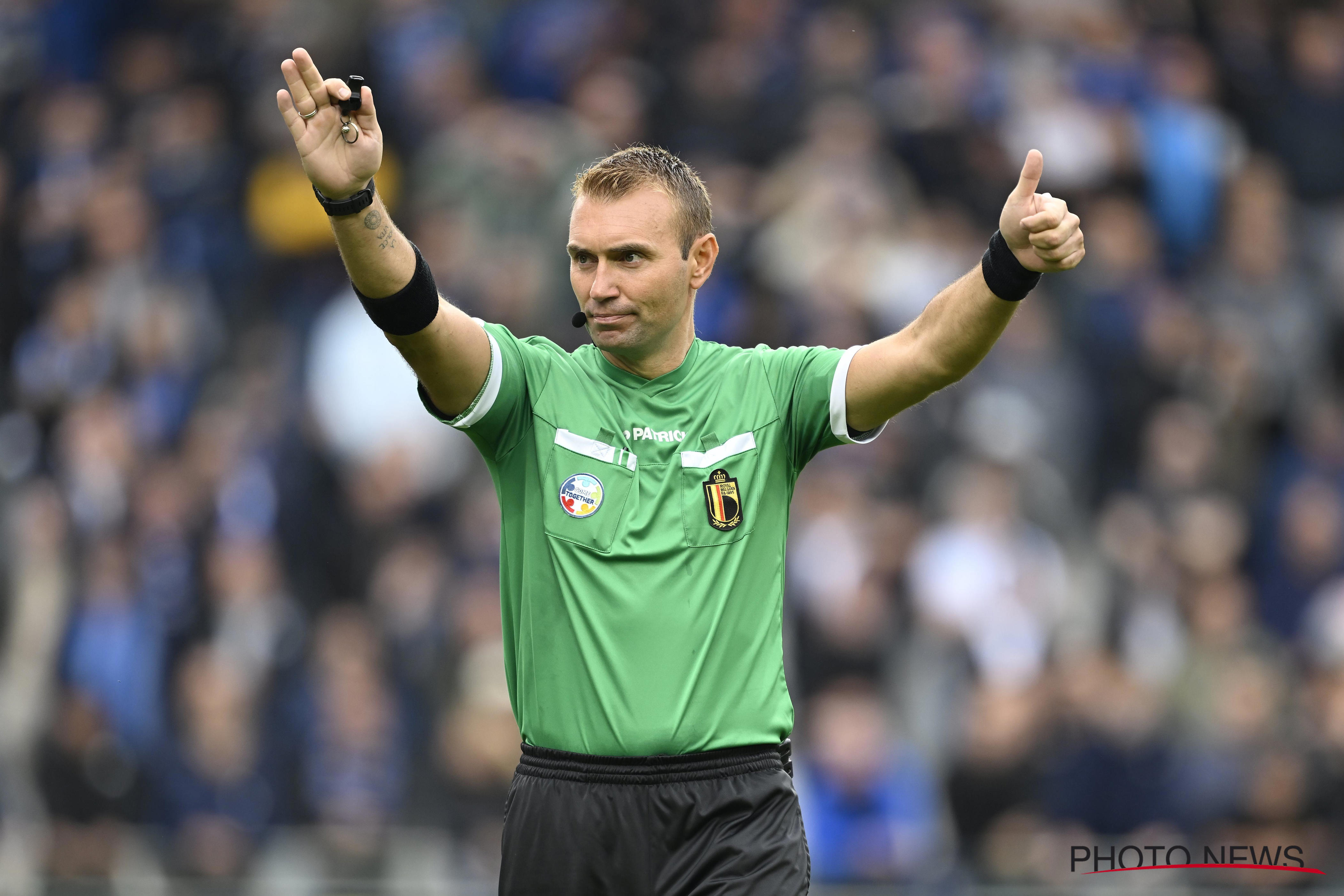 Deze scheidsrechters leiden de duels op speeldag 8 van de Jupiler Pro ...