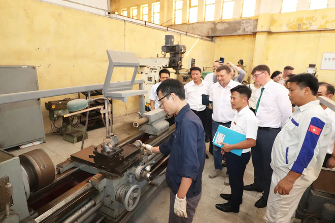 Chín trường cao đẳng, trung cấp từ các bộ về địa phương gồm những trường nào, đang đào tạo gì?