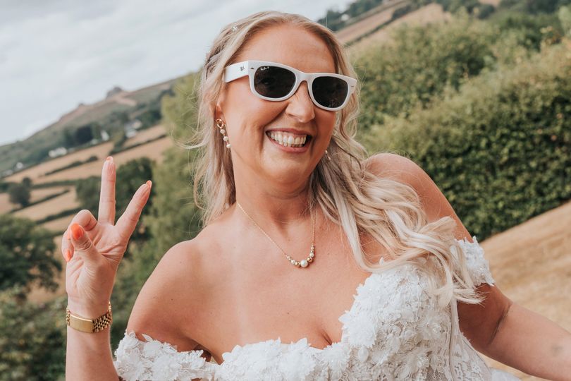 Totnes woman with incurable cancer throws solo wedding as she 'didn't ...