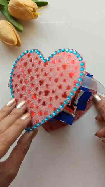 Simple steps to create a cute birthday gift box