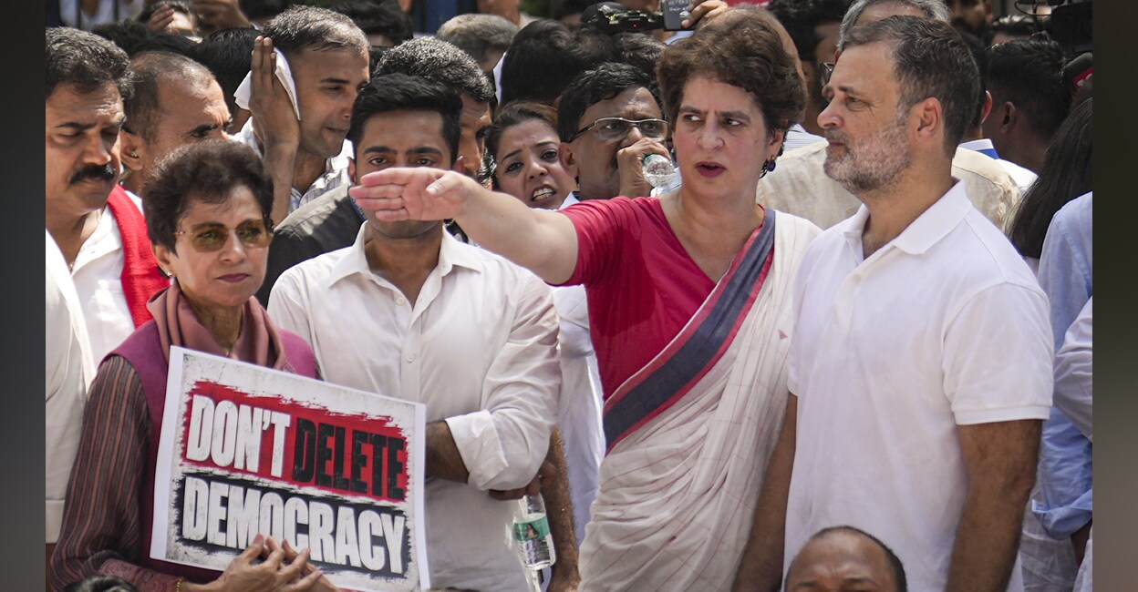 Rahul, Priyanka, and other Congress leaders released by Delhi Police ...