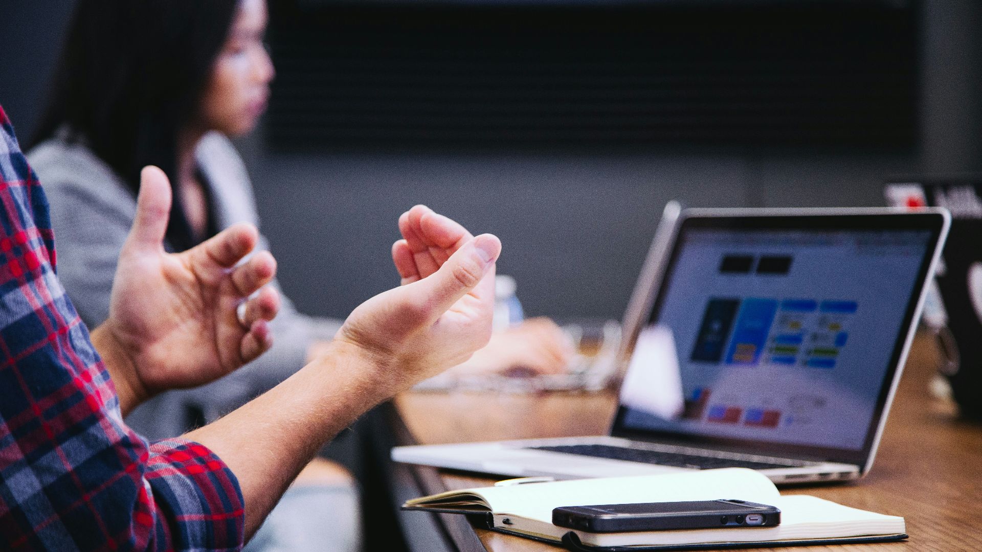 20 negotiation tricks psychologists swear by