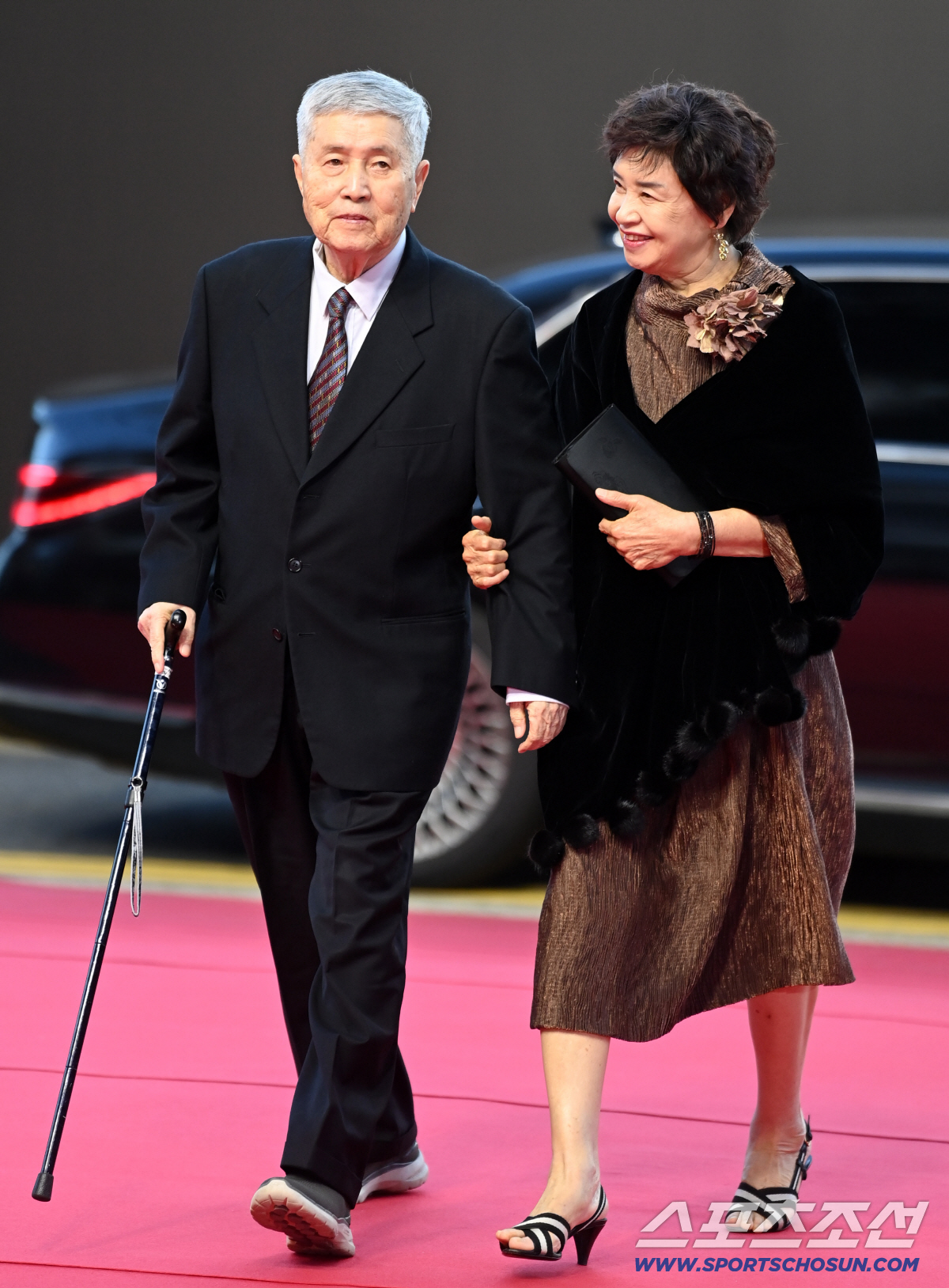 Director Im Kwon-taek and his wife at the Busan International Film Festival