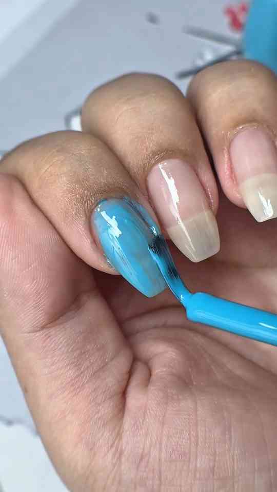 Blue nails unhas azuis elegantes com um toque delicado