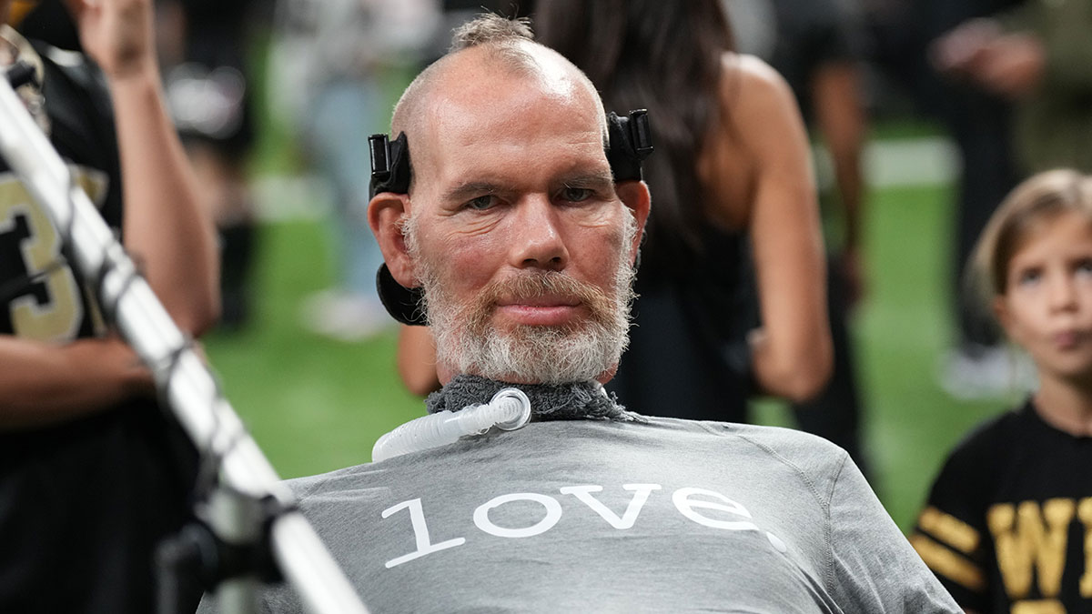 Saints legend Steve Gleason hits Peyton Manning with savage forehead joke