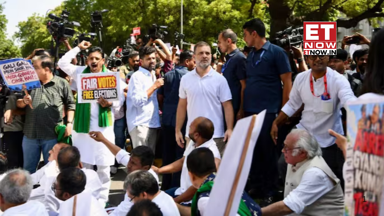 India bloc protest live: Rahul Gandhi and Priyanka Gandhi detained ...