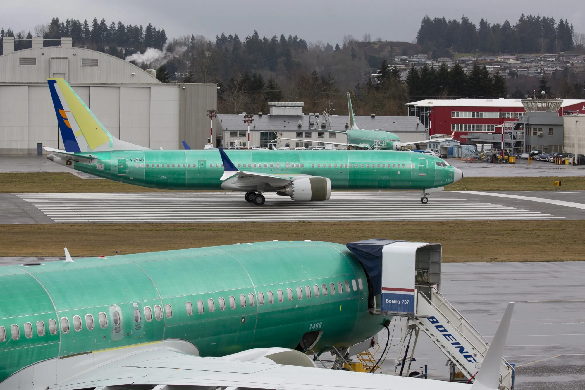 Boeing adds 111 jet orders as 6,200-plane backlog tests delivery