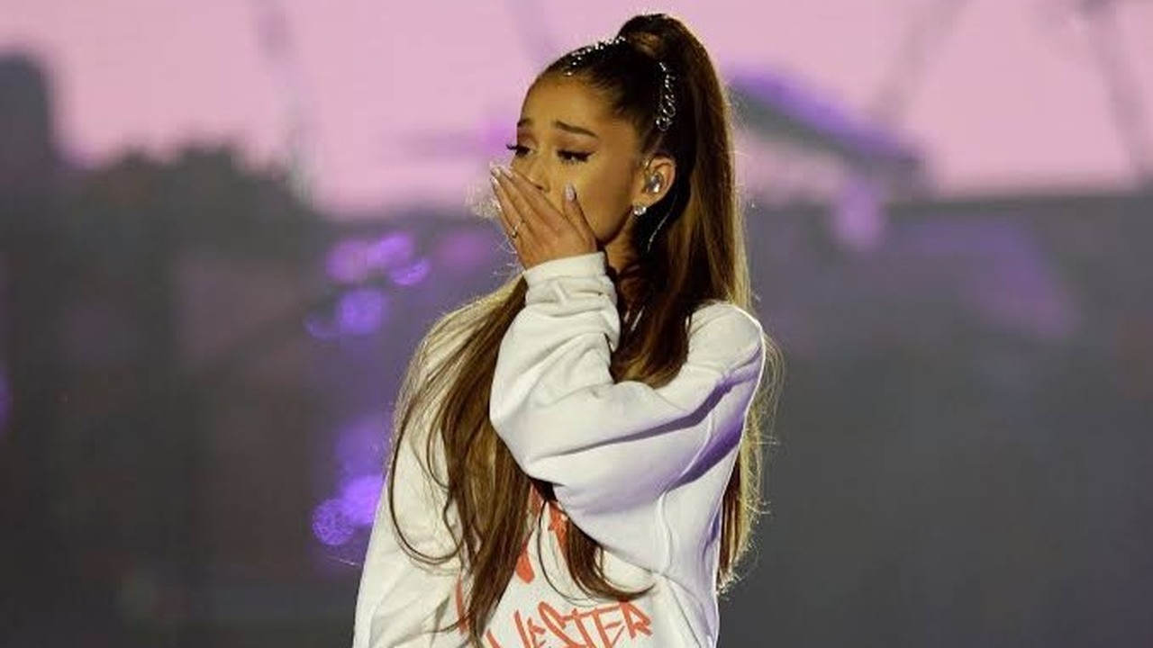 22 people died at her concert... Ariana Grande returned to Manchester ...