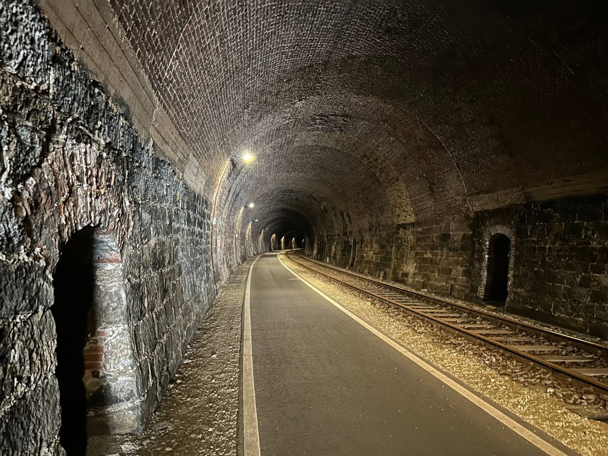 Dieser Radweg führt durch den längsten Fahrradtunnel Deutschlands