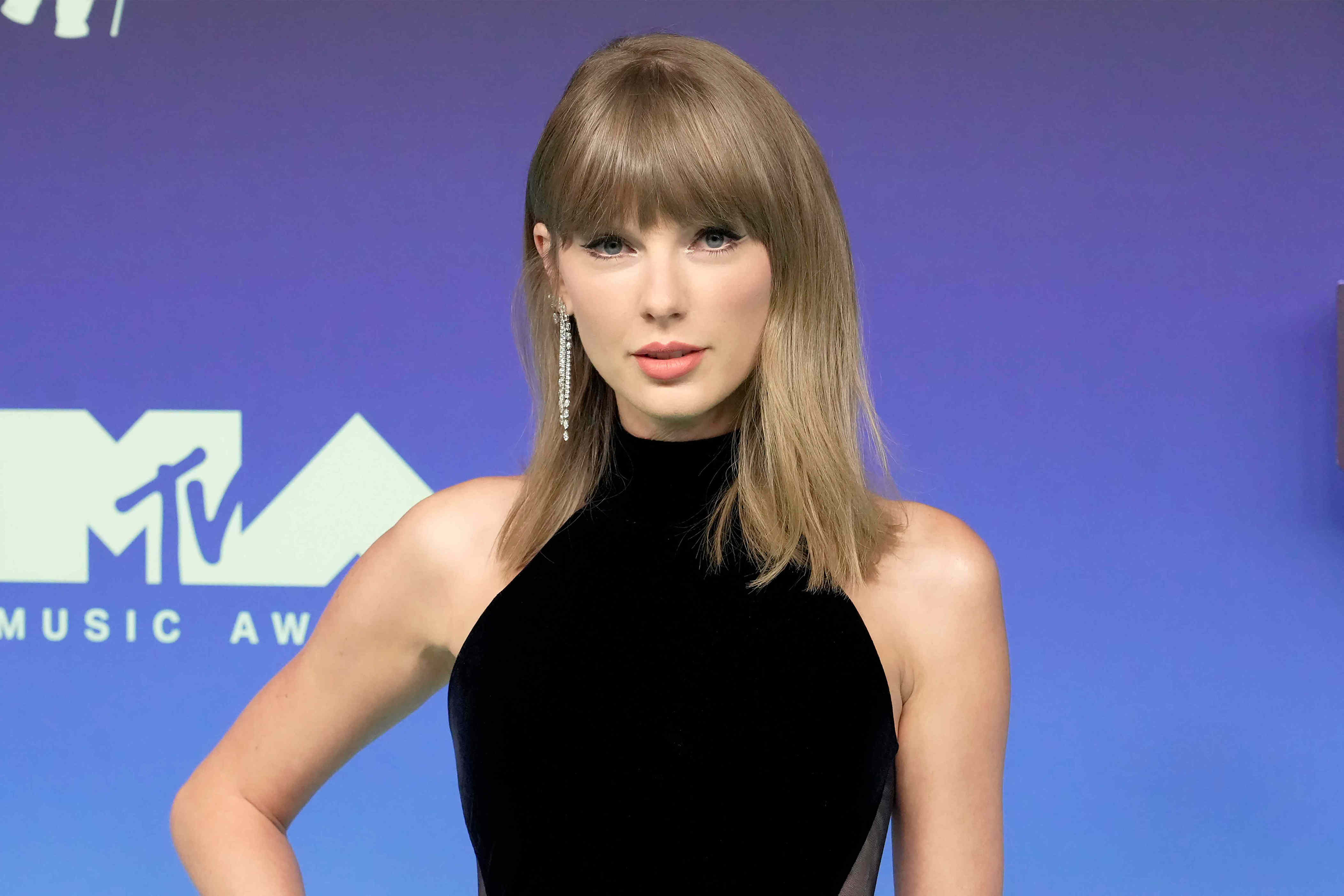 6 Taylor Swift-inspired fall outfit ideas to fill the 'blank space' in ...