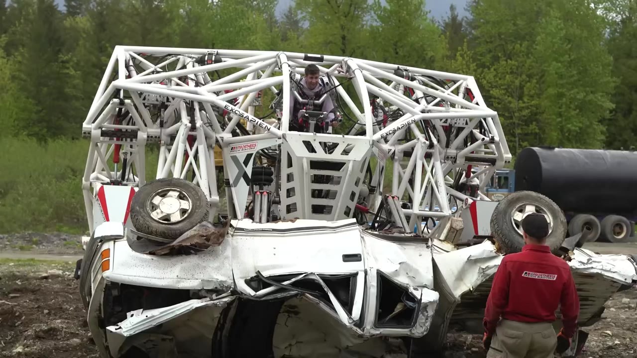 Humans challenged 100 robots… then this 4,000 kg machine arrived