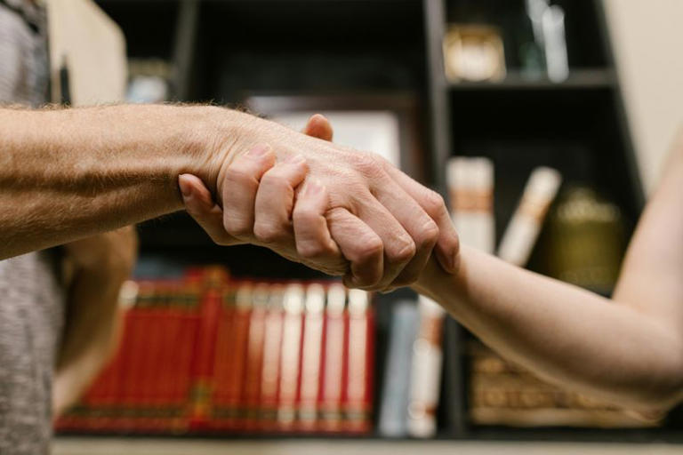 9 traits that make others fall for you without you noticing