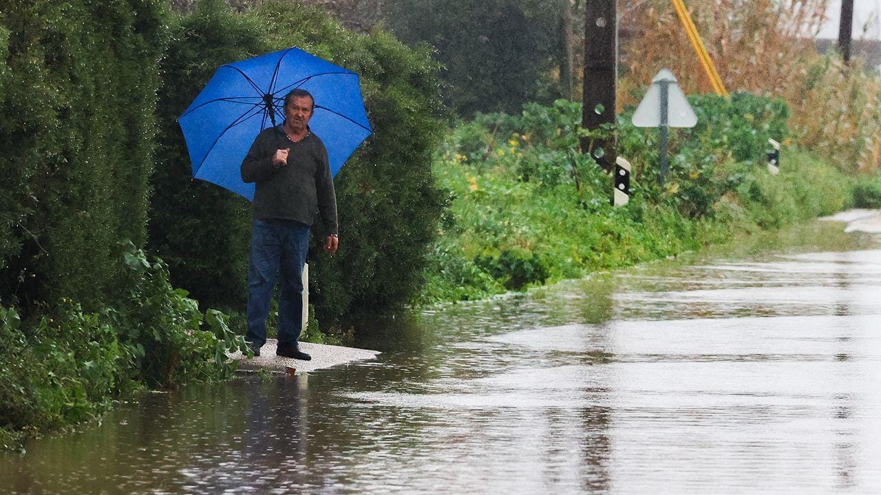 Trovoada, granizo e vento forte: 13 distritos do continente sob aviso ...