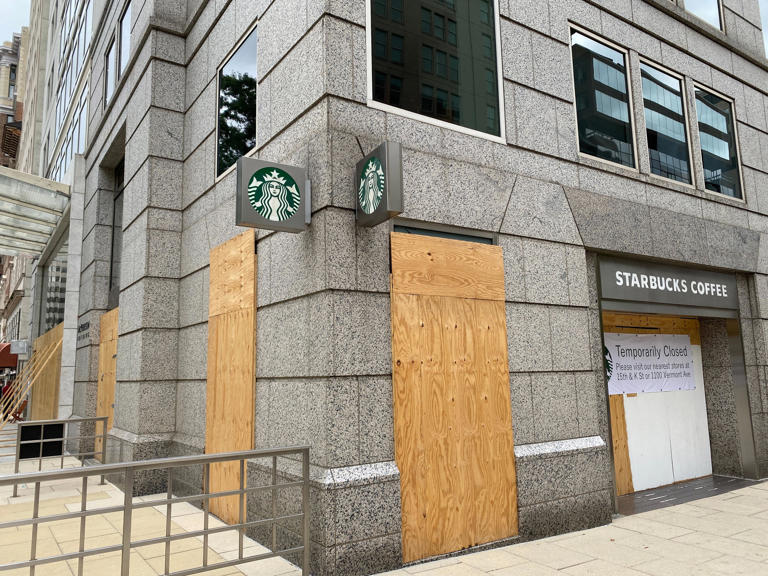 「近所のスタバは大丈夫?」北米で250店舗が閉鎖へ…従業員から悲痛な声と「1500店舗改装」の裏側