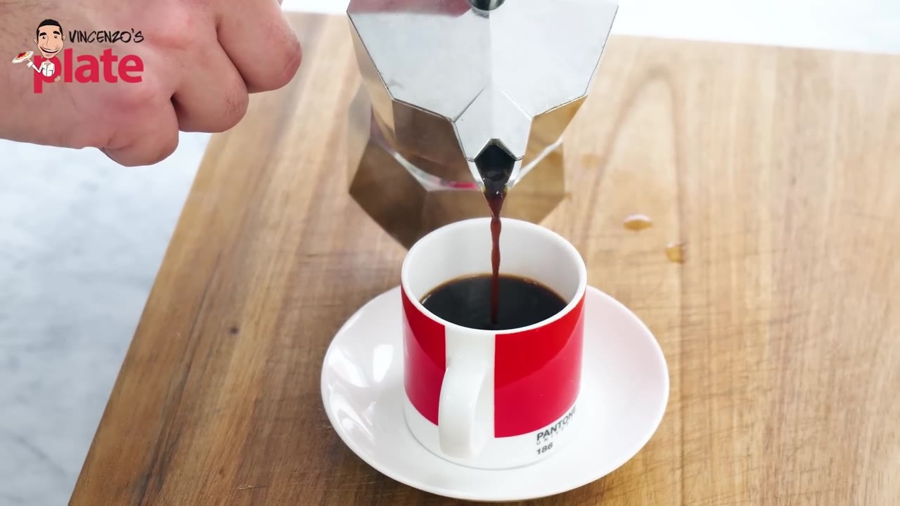 Watch how Italians really make coffee every morning using a simple ...