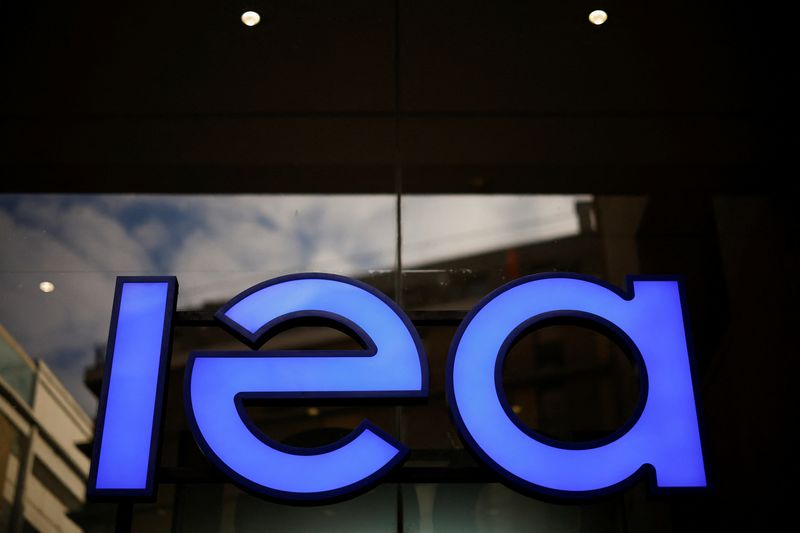 IEA to decide on details of diesel stocks release next week, sources say, as market confusion grows