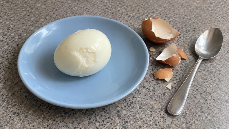 The spoon trick that makes peeling boiled eggs surprisingly easy