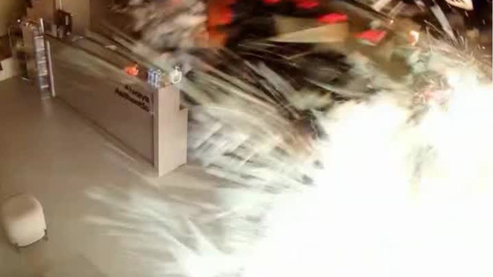 Gas leak next door: Explosion devastates shoe store