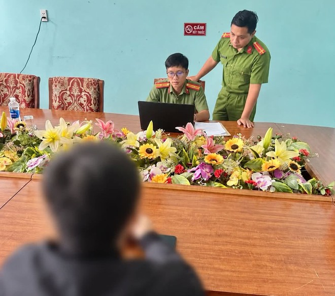 Chia sẻ video nhóm thanh niên mang dao phóng lợn khi chạy xe máy, thanh niên bị phạt 7,5 triệu đồng