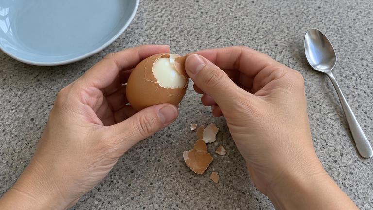 The spoon trick that makes peeling boiled eggs surprisingly easy