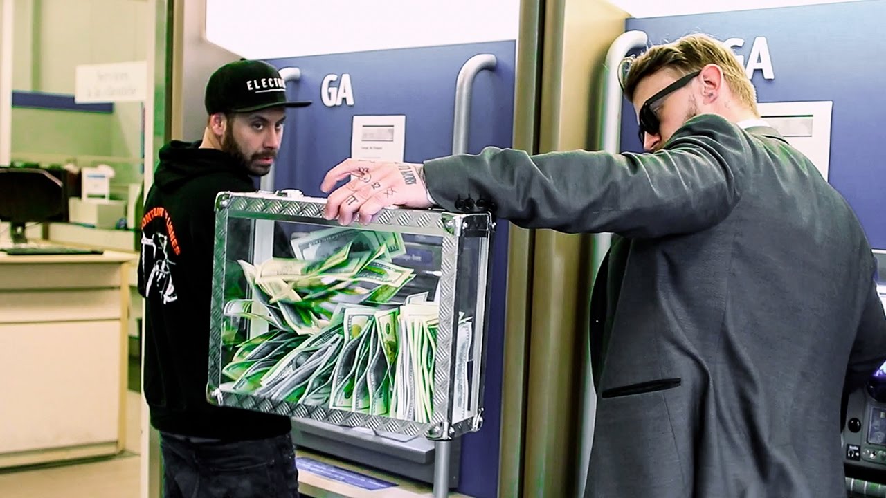 Magician pulls off an ATM prank