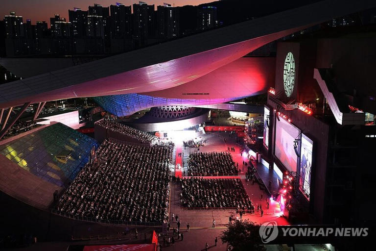 (LEAD) Busan film fest kicks off with 'A-list' status for 1st time