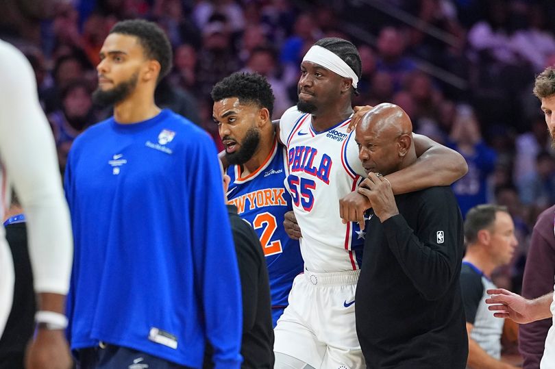Knicks stars show true colors as ex-teammate suffers worrying injury in ...