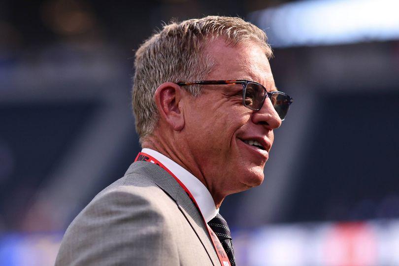 ESPN analyst Troy Aikman goes public with girlfriend in relationship ...