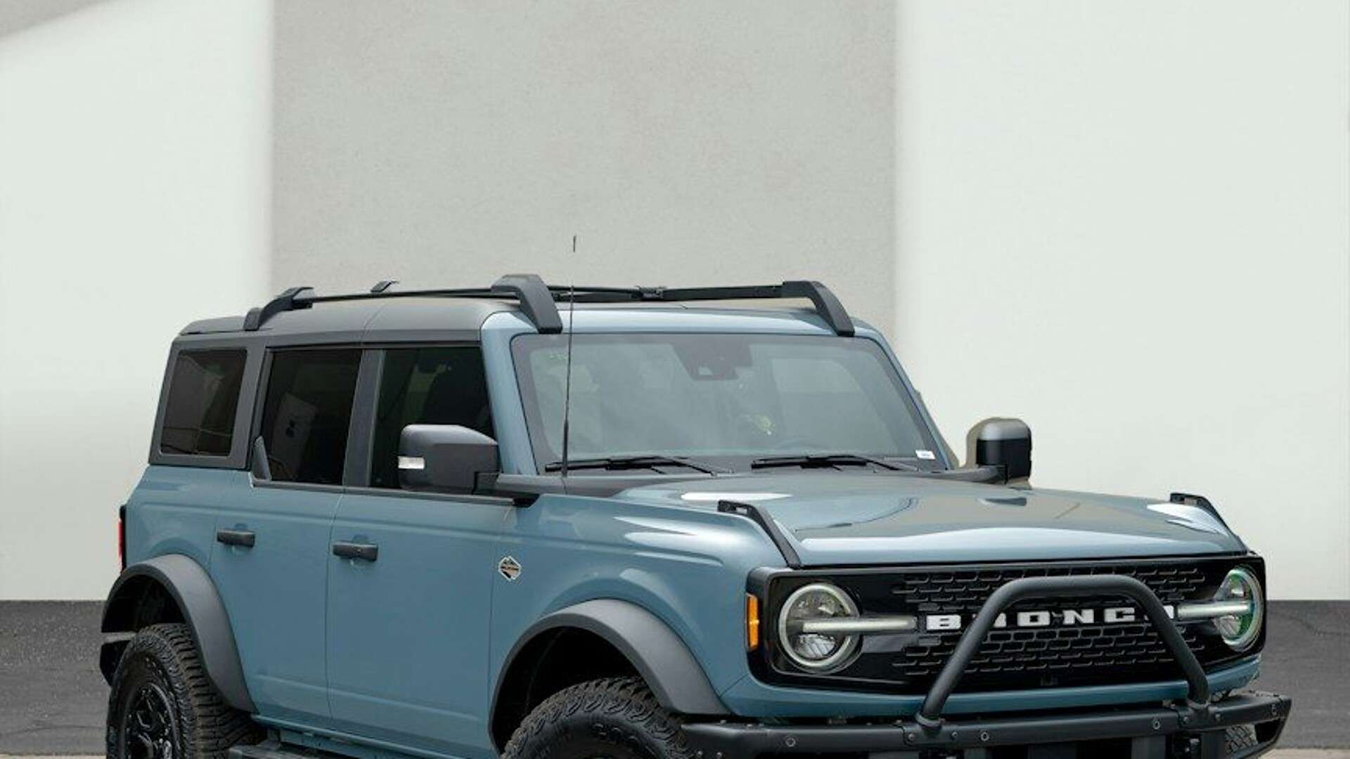 Ford recalls 565,691 Broncos over a wiring harness that can chafe, arc ...