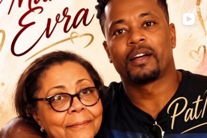 Man Utd icon's mum dies as he sings tribute song and chokes back tears ...