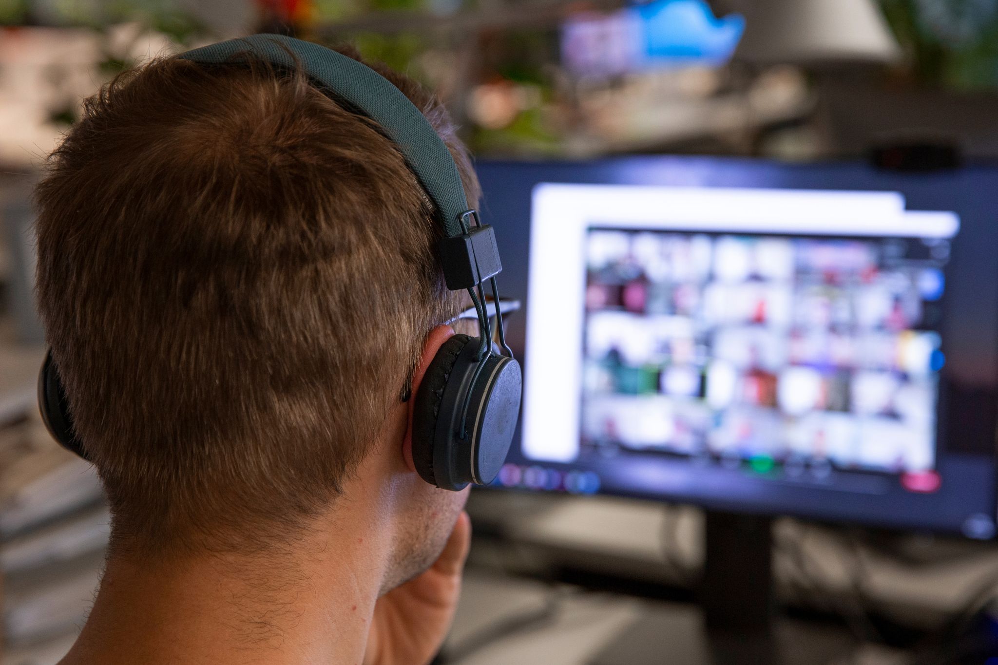 Sociologist: Screens are changing our brains and increasing isolation