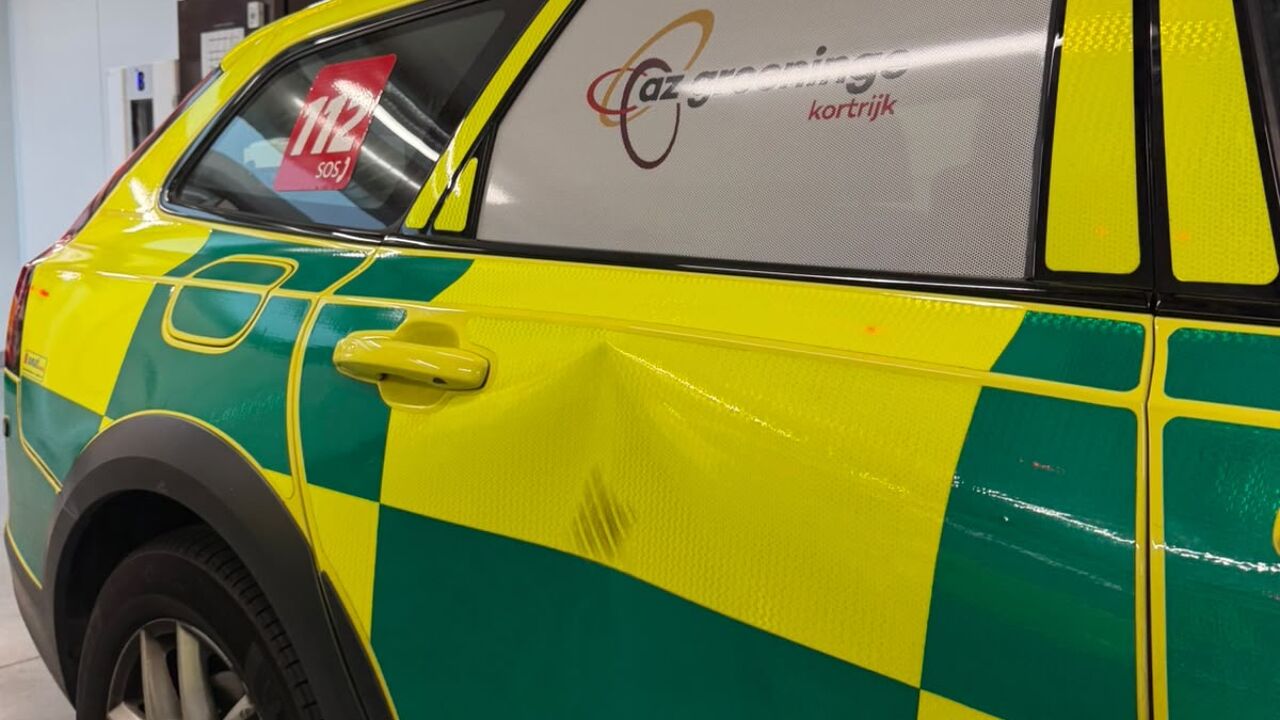 Spoedarts en ambulanciers vluchten voor agressieve patiënt in Kortrijk ...