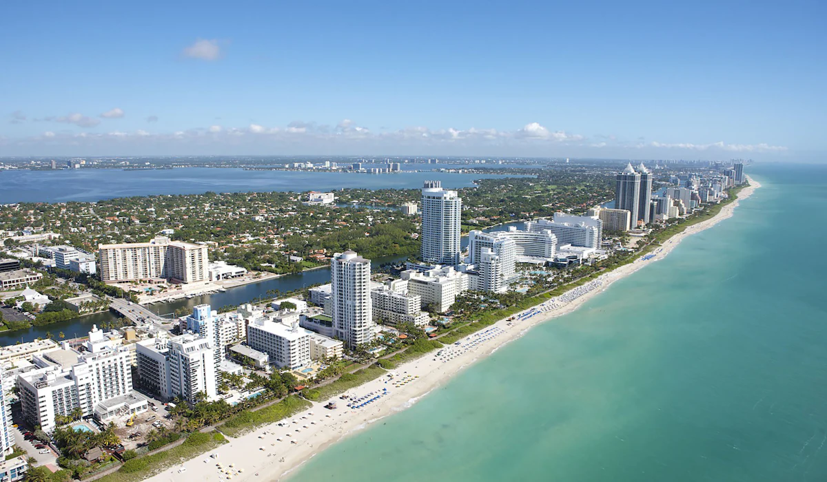 30 famous beaches smaller than the photos suggest