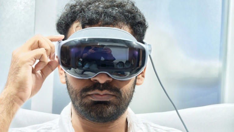 Vivo Vision first impression: Surprisingly light, immersive and fun
