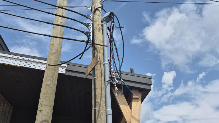Les forts vents provoquent des pannes d’électricité dans la région