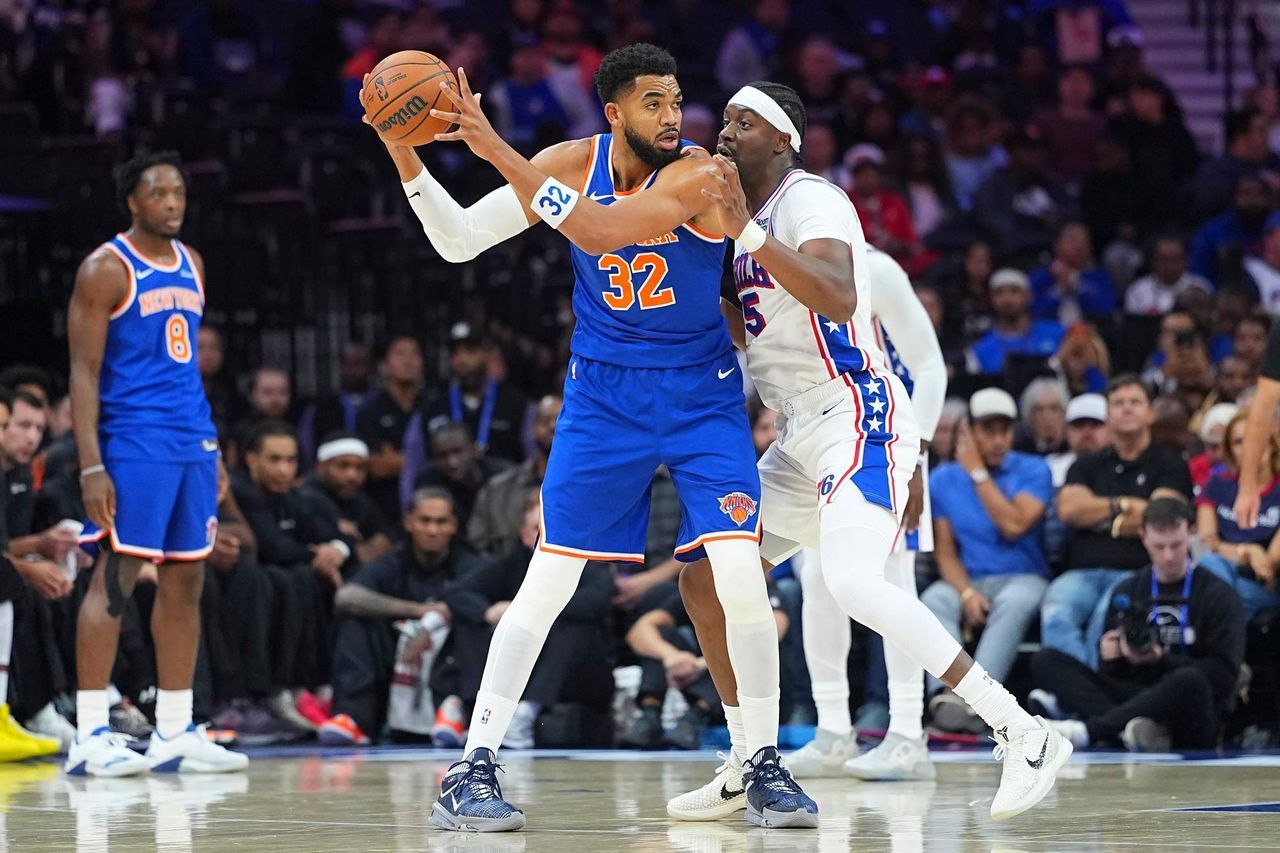 Karl-Anthony Towns helps former Knicks teammate off court after injury ...