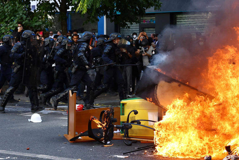Riot police clash with students as 260,000 protest in France