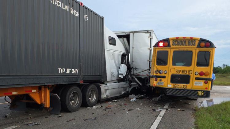 2 students minorly injured in Highlands County school bus crash: FHP